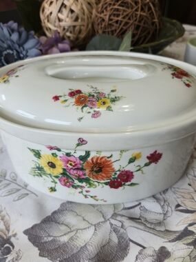 Vintage B.I.A. Cordon Bleu France Floral Casserole Dish w/ Lid